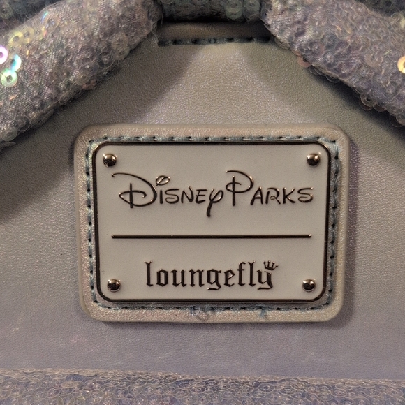 Loungefly Disney Parks Minnie Mouse Iridescent Sequin Mini Backpack NWT - Picture 3 of 9